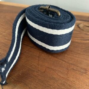 Aéropostale navy blue and white striped canvas D-ring belt in size 34.